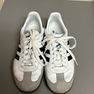 Gently used Sambas Adidas size 5.5 fits a 7-7.5 women’s